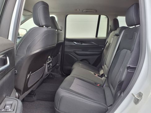Used 2023 Jeep Grand Cherokee Laredo w/ Luxury Tech Group I AWD/4WD image 15