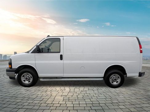 Used 2024 GMC Savana 2500 w/ Driver Convenience Package image 8