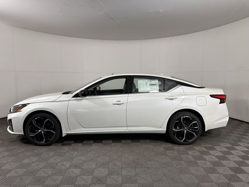 New 2025 Nissan Altima 2.5 SR w/ SR Premium Package image 12