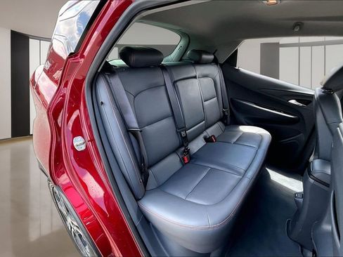 Used 2020 Chevrolet Bolt Premier w/ Infotainment Package FWD image 26