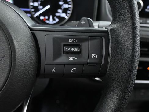 Used 2024 Nissan Rogue S image 23