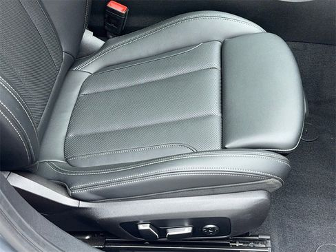 Used 2024 BMW 330i Sedan image 50