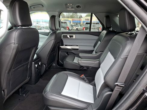 Used 2024 Ford Explorer XLT w/ Equipment Group 202A image 10