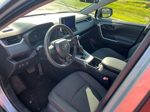 Used 2025 Toyota RAV4 LE AWD/4WD image 22