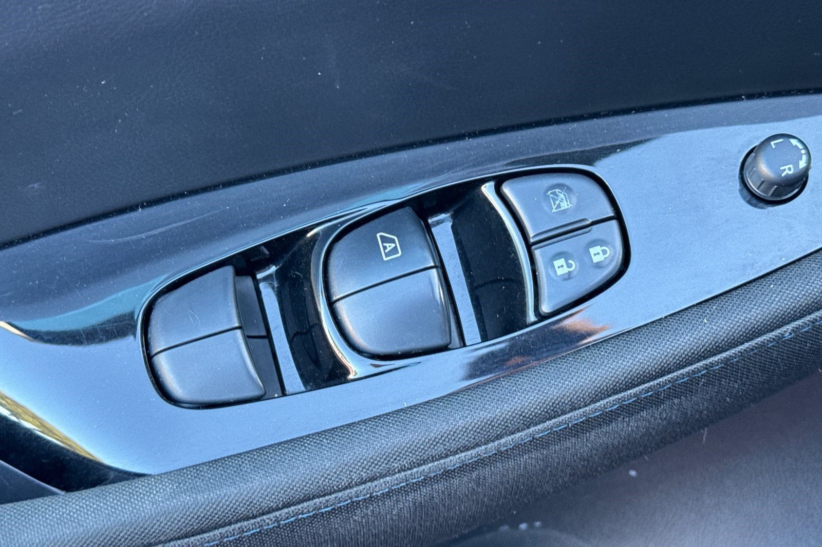 Used 2018 Nissan Leaf SV w/ SV Technology Package FWD image 13