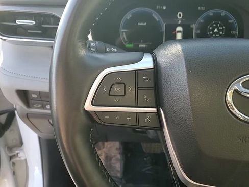 Used 2023 Toyota Highlander Limited image 16
