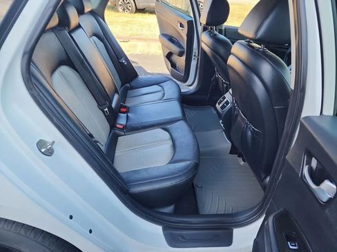 Used 2019 Kia Optima EX image 18