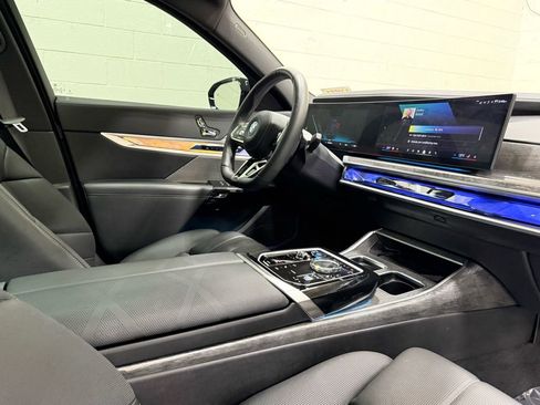 Used 2024 BMW i7 M70 w/ Premium Package image 47