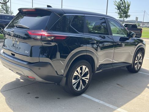 Used 2023 Nissan Rogue SV FWD image 9