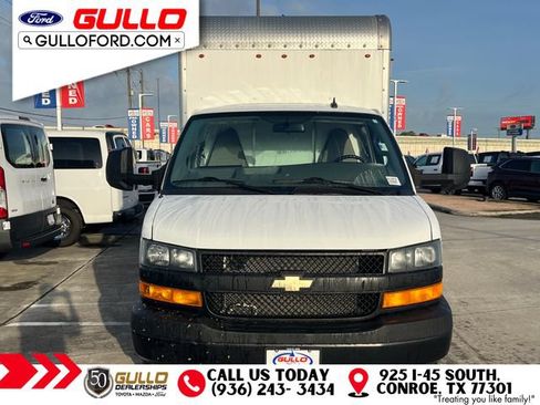 Used 2022 Chevrolet Express 3500 w/ Driver Convenience Package RWD image 2