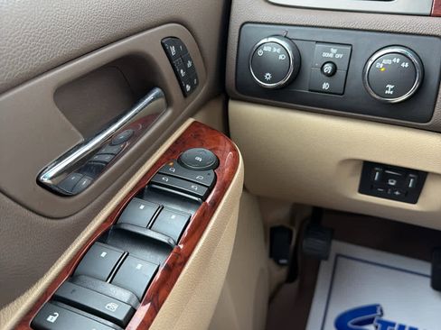 Used 2013 GMC Yukon XL 2500 SLT w/ SLT-2 Equipment Package image 18