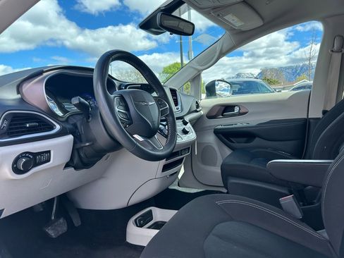 Used 2022 Chrysler Voyager LX FWD image 24