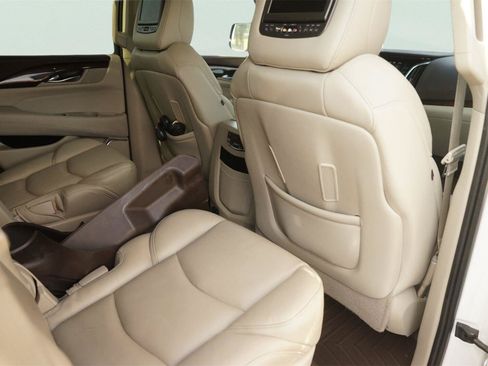 Used 2017 Cadillac Escalade Luxury RWD image 17
