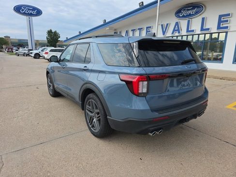 Used 2025 Ford Explorer ST AWD/4WD image 5