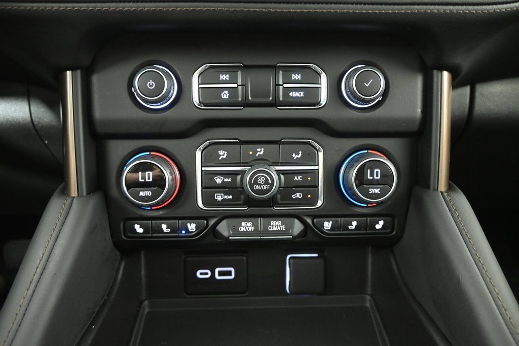Used 2024 Chevrolet Tahoe High Country AWD/4WD image 31