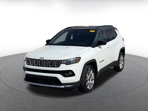 Used 2025 Jeep Compass Limited image 7