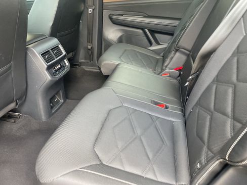 Used 2025 Volkswagen Atlas SE image 16