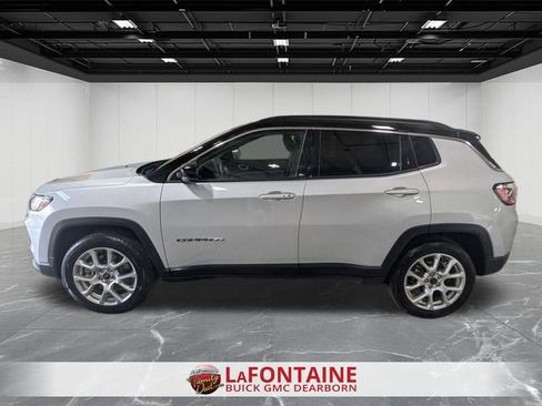 Used 2025 Jeep Compass Limited AWD/4WD image 2