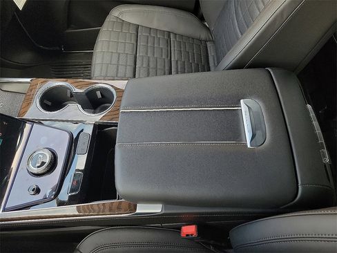 New 2026 Cadillac Escalade Platinum Luxury w/ LPO, Floor Liner Package image 18