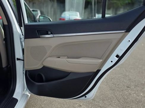 Used 2017 Hyundai Elantra SE FWD image 41