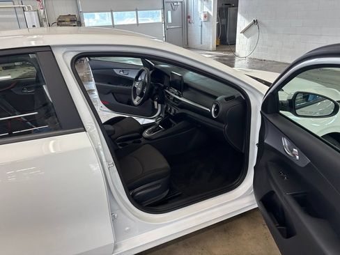 Used 2022 Kia Forte Sedan FWD image 11