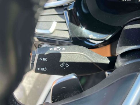 Used 2021 BMW 530i xDrive w/ Premium Package image 16