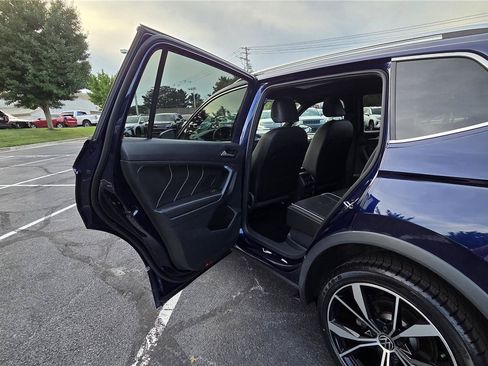 Used 2022 Volkswagen Tiguan SEL R-Line AWD/4WD image 28