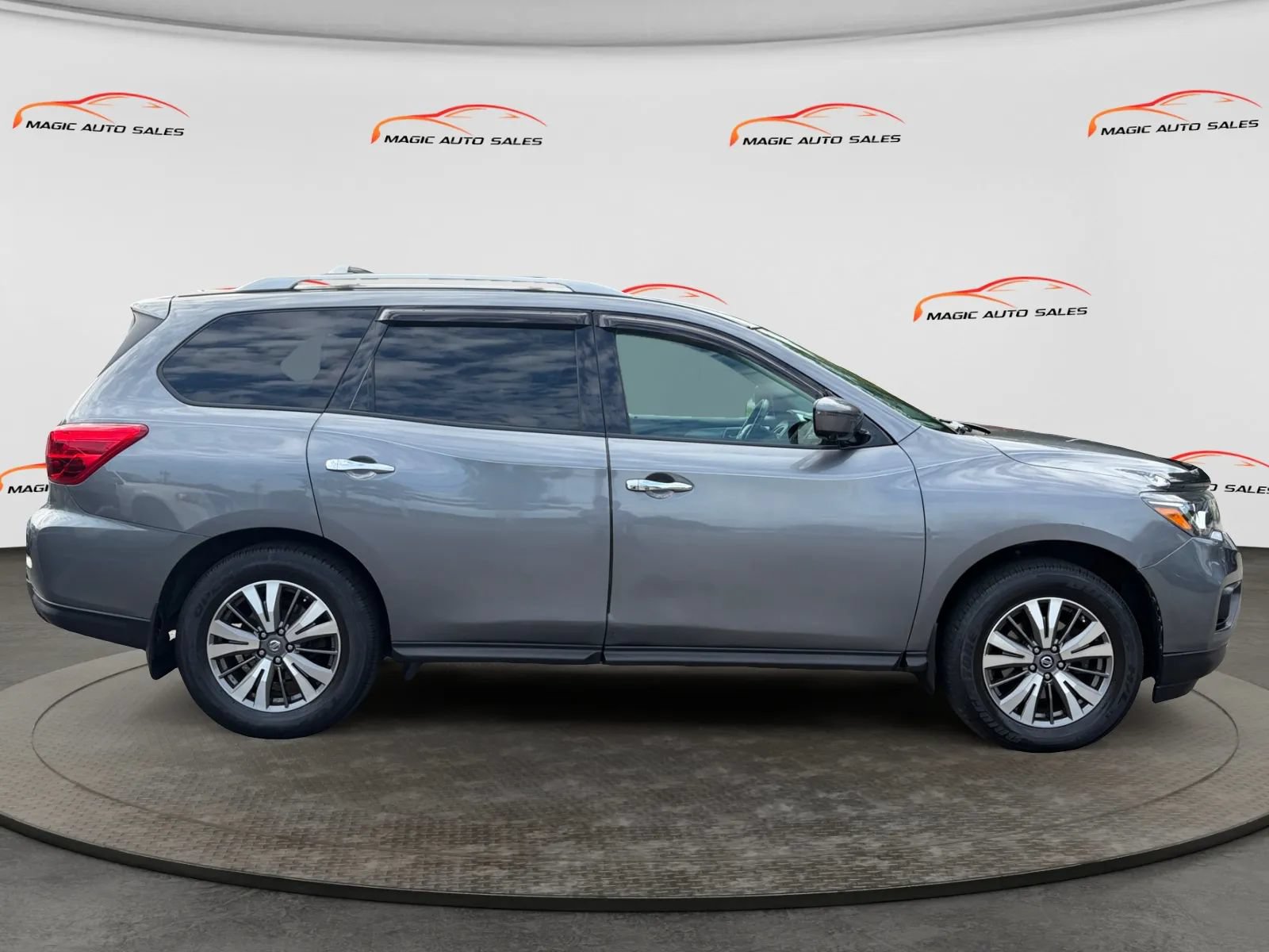 Used 2017 Nissan Pathfinder SL AWD/4WD image 6