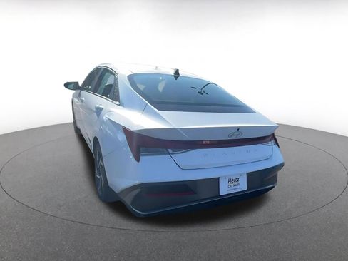 Used 2025 Hyundai Elantra SEL image 11