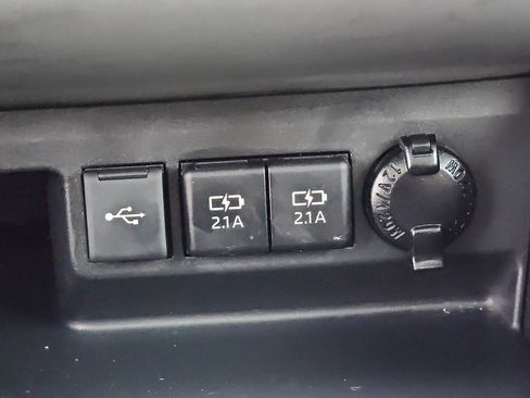 Used 2020 Toyota Highlander XLE image 24