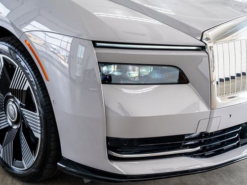 Used 2024 Rolls-Royce Spectre w/ Spectre Launch Package image 19