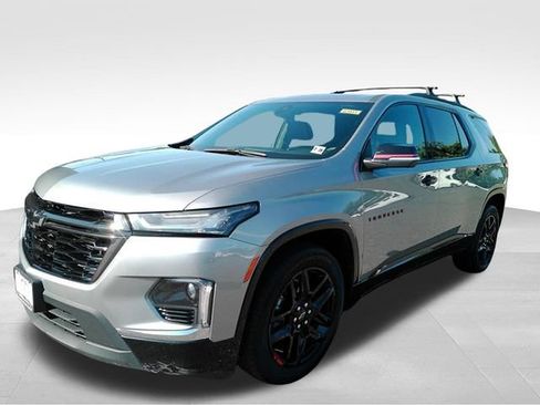 Used 2023 Chevrolet Traverse Premier w/ Redline Edition AWD/4WD image 2