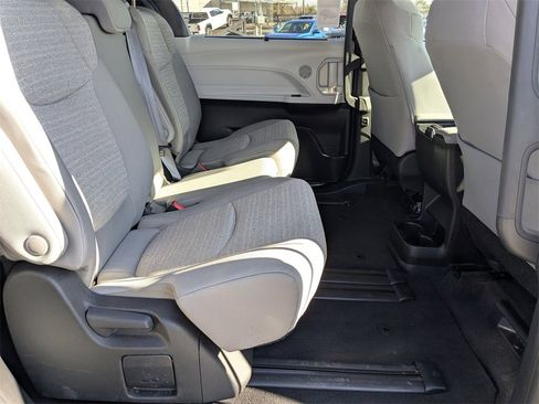 Used 2025 Toyota Sienna LE image 29