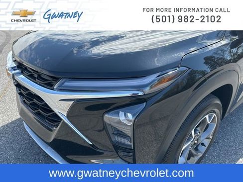 Used 2025 Chevrolet Trax LT w/ LT Convenience Package image 14