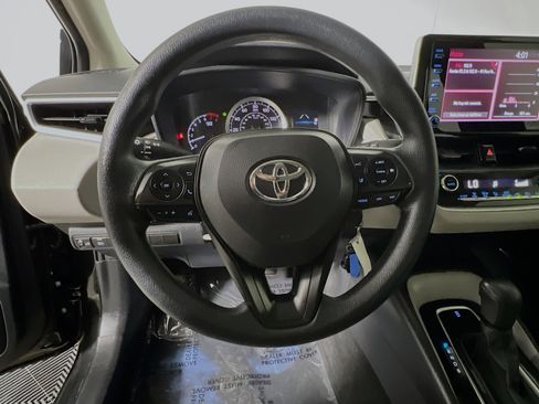Used 2021 Toyota Corolla LE image 17