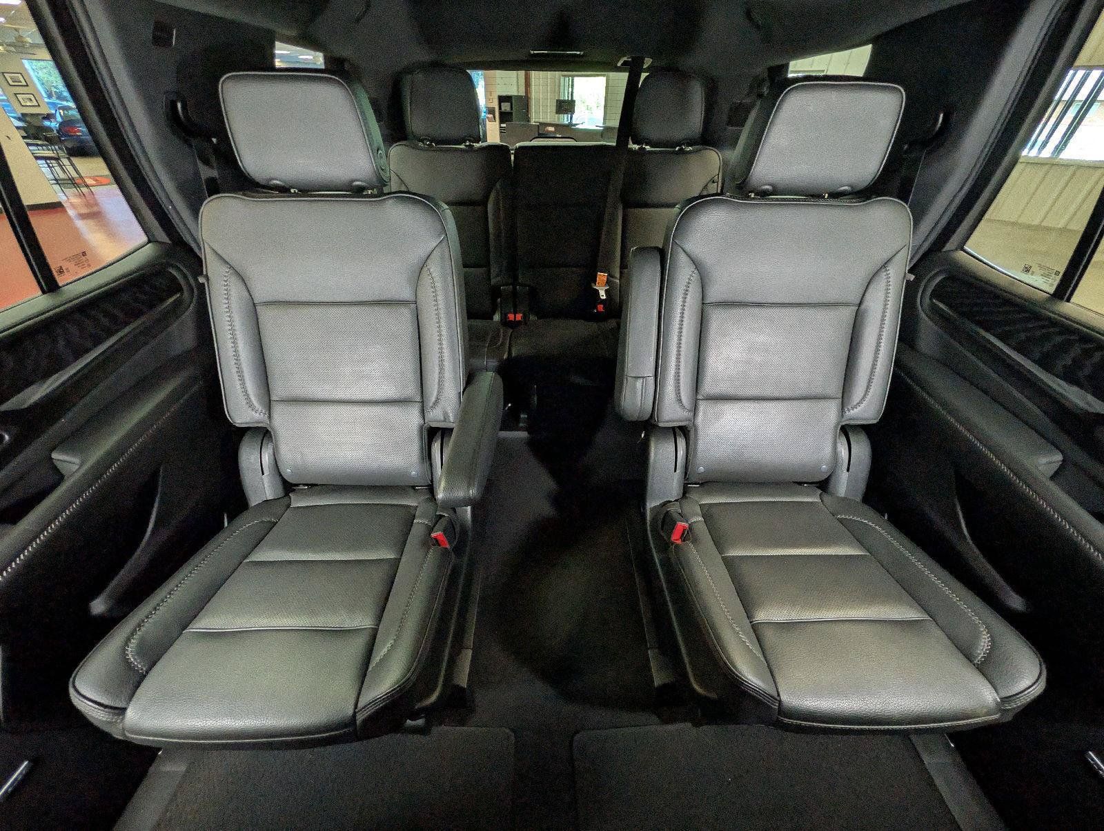 Used 2023 GMC Yukon Denali w/ Advanced Technology Package AWD/4WD image 40