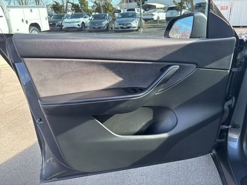 Used 2021 Tesla Model Y Long Range image 11