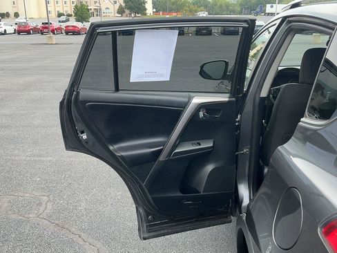 Used 2018 Toyota RAV4 XLE AWD/4WD image 23