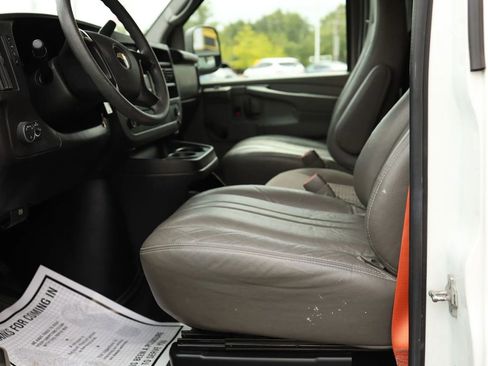 Used 2013 Chevrolet Express 2500 image 18