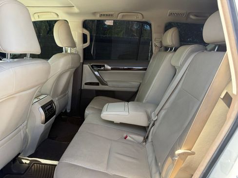 Used 2019 Lexus GX 460 Premium w/ Premium Package AWD/4WD image 10
