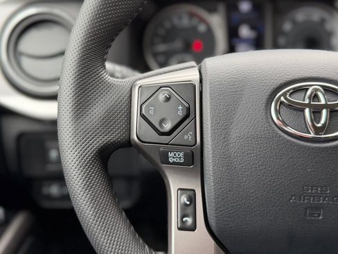 Used 2020 Toyota Tacoma SR5 image 9