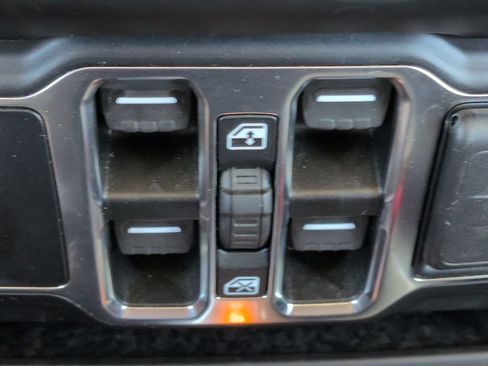 Used 2022 Jeep Gladiator Sport AWD/4WD image 23