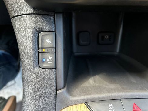 Used 2018 GMC Acadia Denali w/ Technology Package image 30