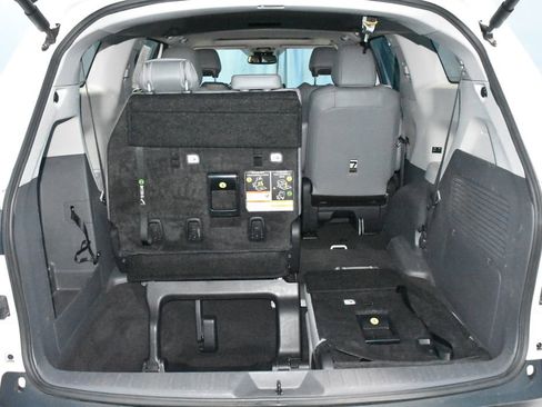 Used 2023 Toyota Sienna XLE image 28