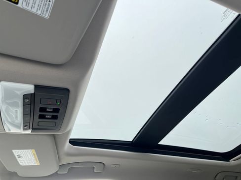 Used 2024 Nissan Rogue SL w/ SL Premium Package image 29