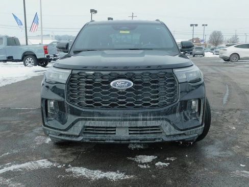 Used 2025 Ford Explorer ST-Line image 3