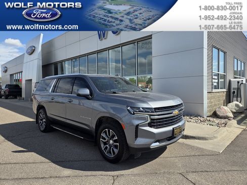 Used 2022 Chevrolet Suburban LT w/ Luxury Package AWD/4WD image 1