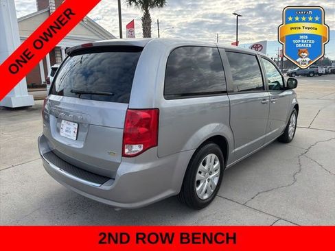 Used 2018 Dodge Grand Caravan SE w/ UConnect Hands-Free Group image 5