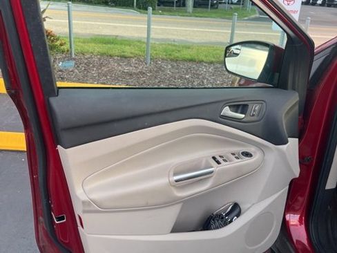 Used 2014 Ford Escape SE image 12