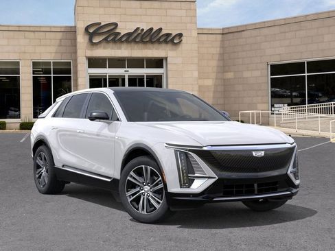 New 2025 Cadillac Lyriq Luxury w/ LPO, Floor Liner Package AWD/4WD image 7